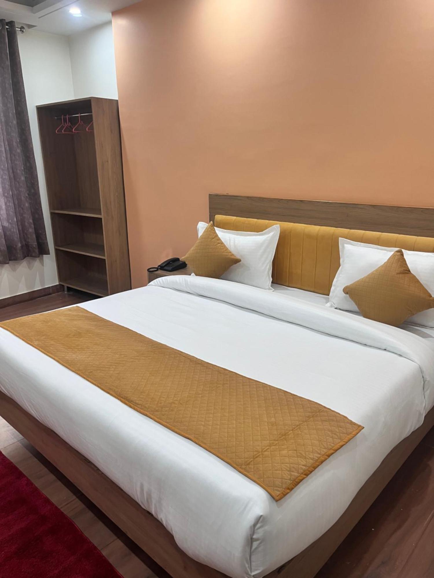 Hotel The Rise At Delhi Airport