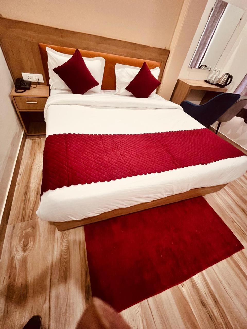 Hotel The Rise At Delhi Airport 3*